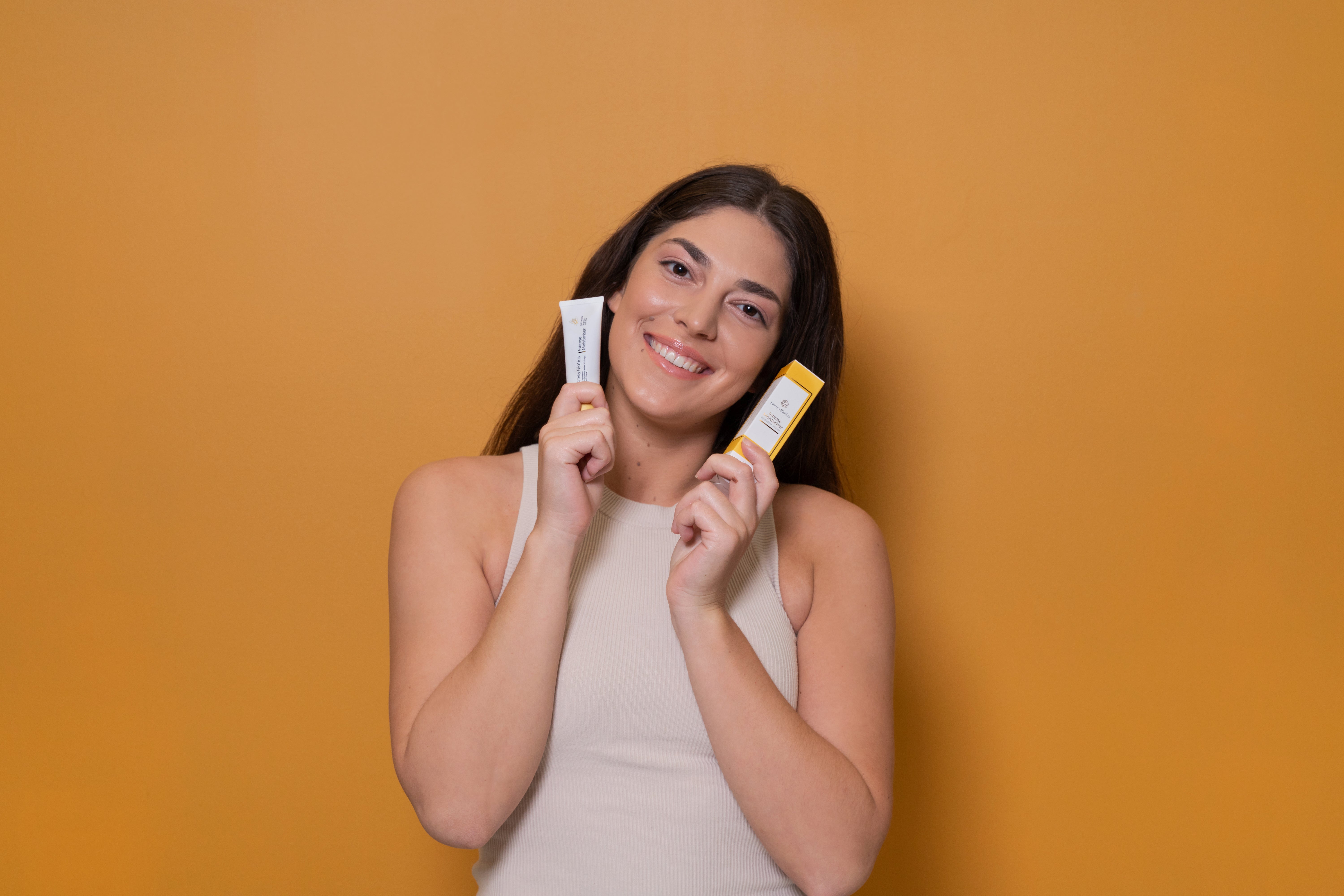 Holding the Honey Biotics Intense Moisturiser